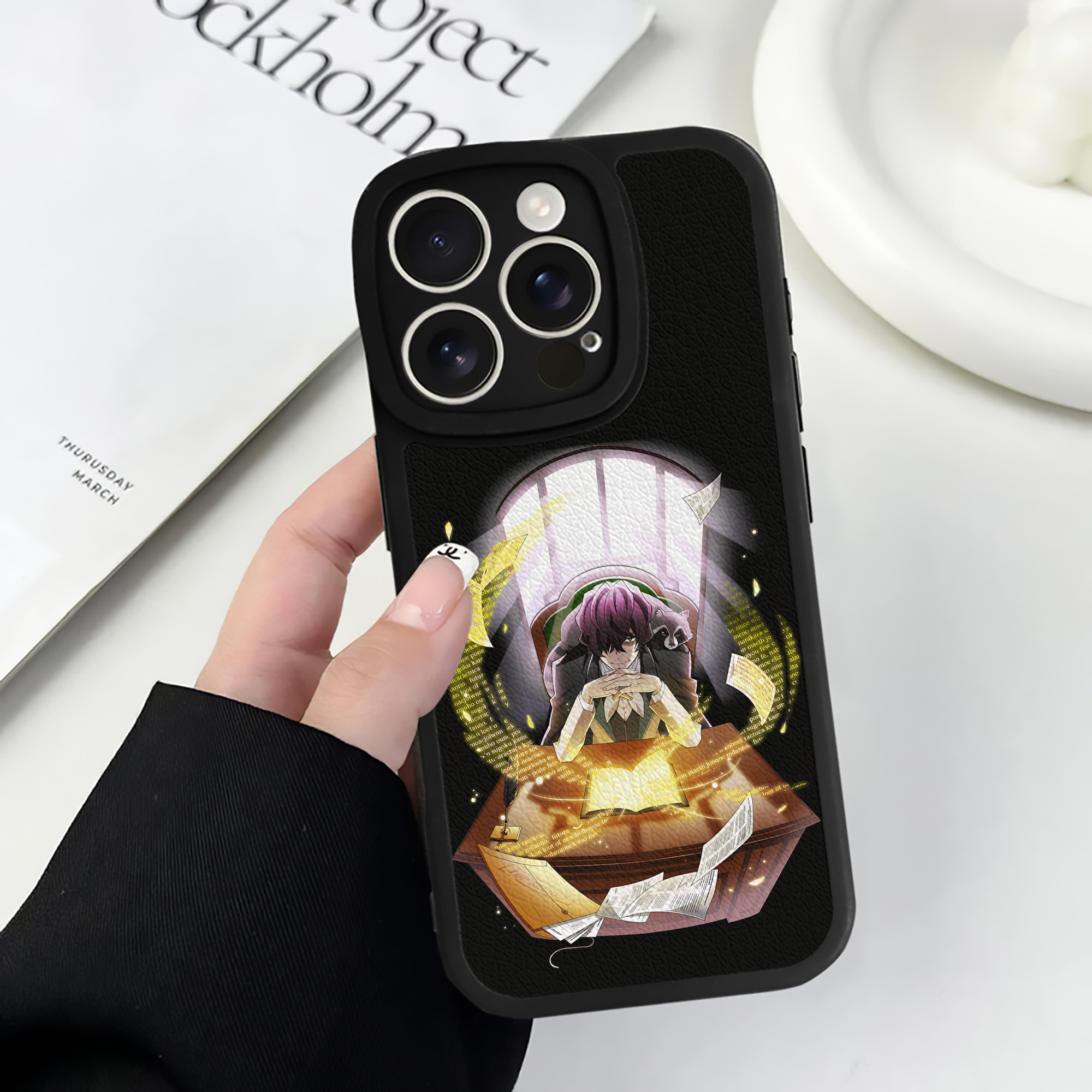 （画像用） 文豪ストレイドッグス Bungo Stray Dogs 【iPhone 16シリーズ対応】シリコンスマホケース（レザー調） 材質：シリコン